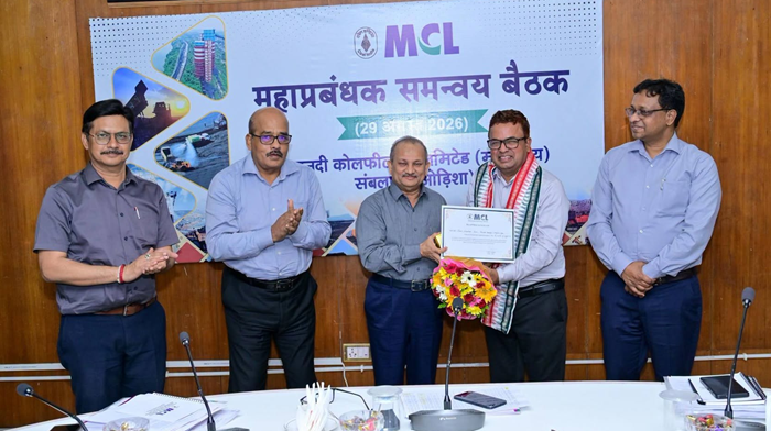 MCL CMD felicitates top performing executives